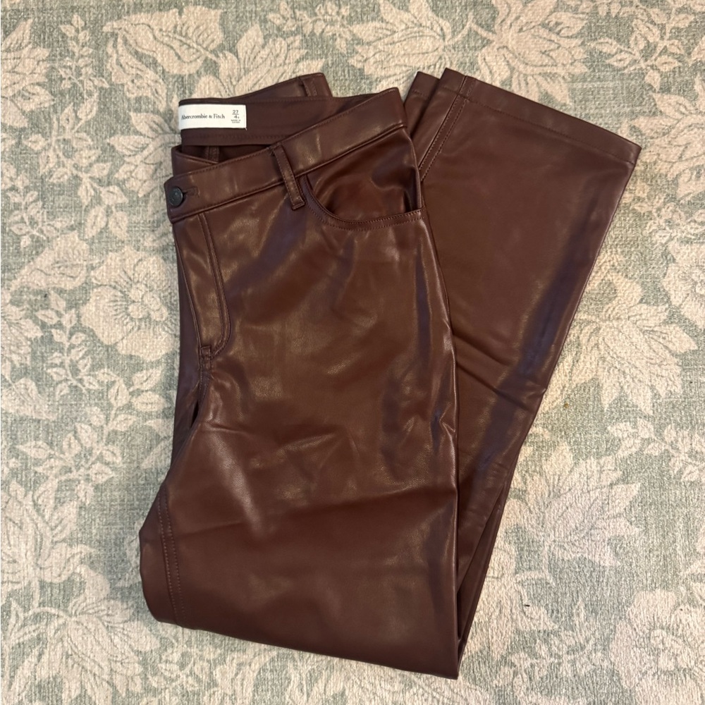 Abercrombie & Fitch - Criss-Cross Waistband Vegan Leather 90s Straight Pant - Picture 13 of 13